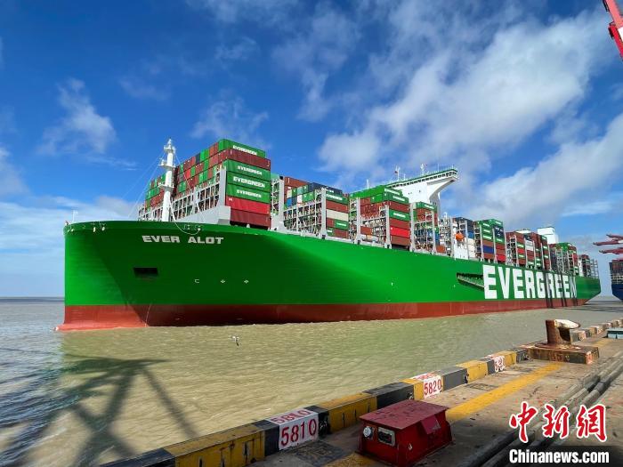 單船運(yùn)能“天花板”不斷打破上?？诎丁按蟠?jīng)濟(jì)”方興未艾