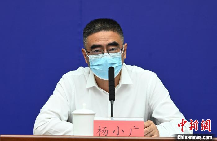 成都市政府副秘書長、市衛(wèi)健委主任楊小廣?！“苍?攝