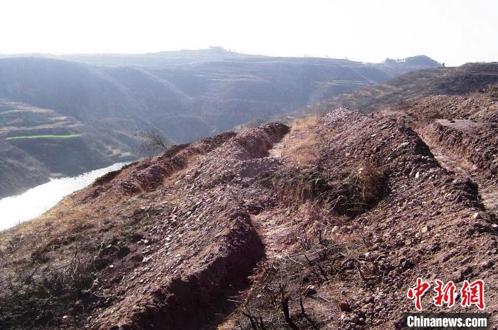 圖為荒坡原貌。　馮華 攝