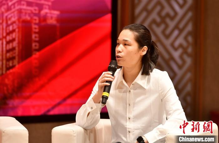 圖為林莉在福建師范大學(xué)分享會(huì)上發(fā)言?！蚊?攝