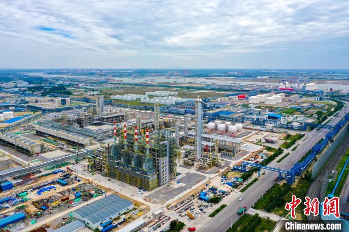 圖為廣西欽州華誼新材料基地?！∽T乃豪 攝