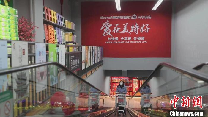 美特好從一家不足百平方米小店，一路發(fā)展成華北零售業(yè)領軍企業(yè)、中國百強商業(yè)連鎖集團、中國零售500強?！∠蛏?攝