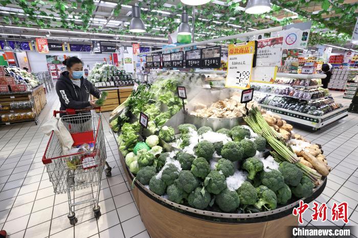 30年間，購物方式從“手推車”到“一鍵購”，美特好見證著山西超市經濟的變遷?！堅?攝