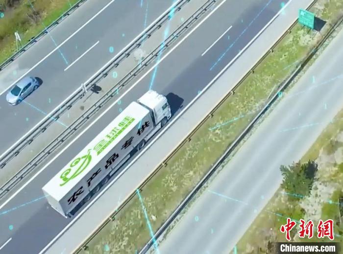 線上一鍵下單，實體門店本地配送，實現“即買即送”，“即時零售”將訂單在電商平臺、實體門店連接在一起?！∶捞睾眉瘓F供圖