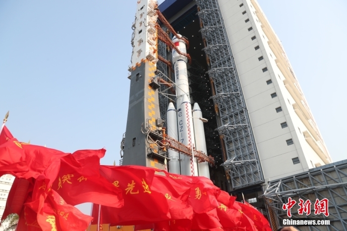 圖為轉運現(xiàn)場。攝影 邱立軍 黃國暢