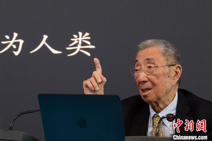 高能論壇上，丁肇中先生與現(xiàn)場聽眾交流?！?lt;a target='_blank' href='/'><p  align=