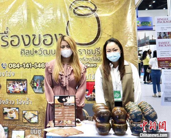 泰國(guó)舉辦規(guī)模最大旅游B2B銷售活動(dòng)對(duì)接全球旅游業(yè)，圖為交易會(huì)上的陶瓷工藝品展位。 王賢思 攝