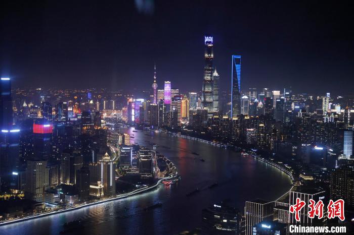 6月3日晚，鳥瞰上海黃浦江兩岸城市夜景?！∫罅⑶?攝