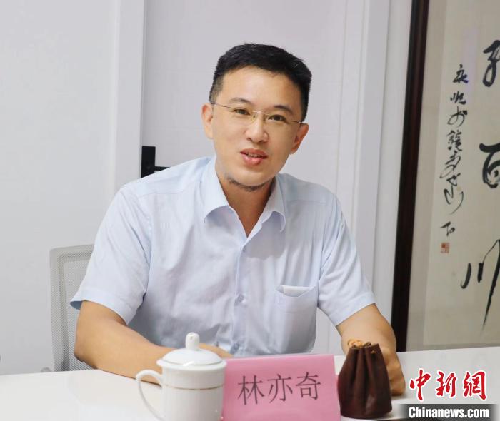 臺灣創(chuàng)新聯(lián)合建筑協(xié)會(huì)理事長林亦奇講述設(shè)立驛站愿景?！窃式?攝