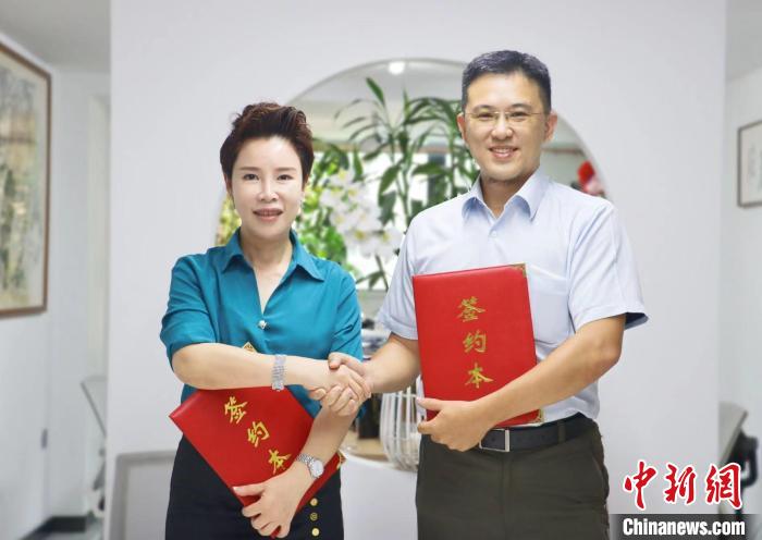 簽署“融情·同心”寧臺建筑師驛站共建協(xié)議。　吳允杰 攝