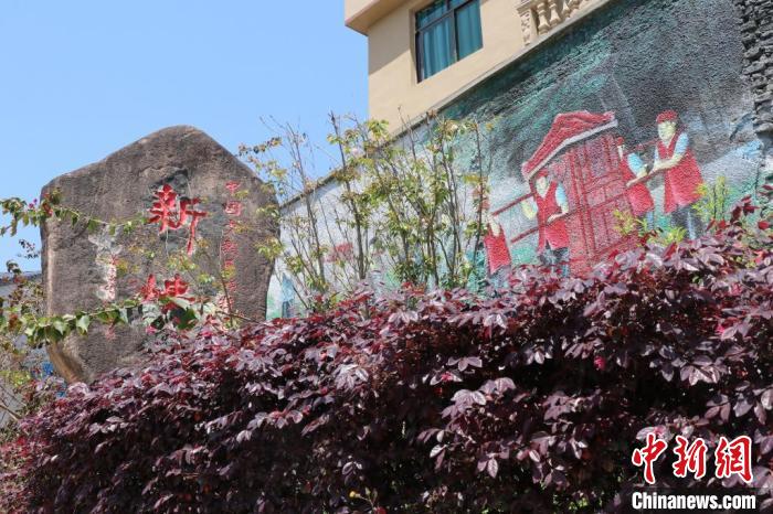 臺灣上趣開新團(tuán)隊(duì)改造蕉城區(qū)八都鎮(zhèn)新樓村時(shí)融入畬族元素?！●易訌?qiáng) 供圖