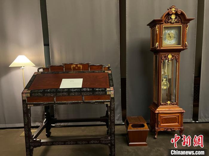 圖為春秋館展覽陳設(shè)的青瓦臺家具。　劉旭 攝