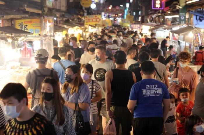 冰粉、雙皮奶、螺螄粉……臺網友發(fā)帖：臺灣街頭越來越多大陸小吃