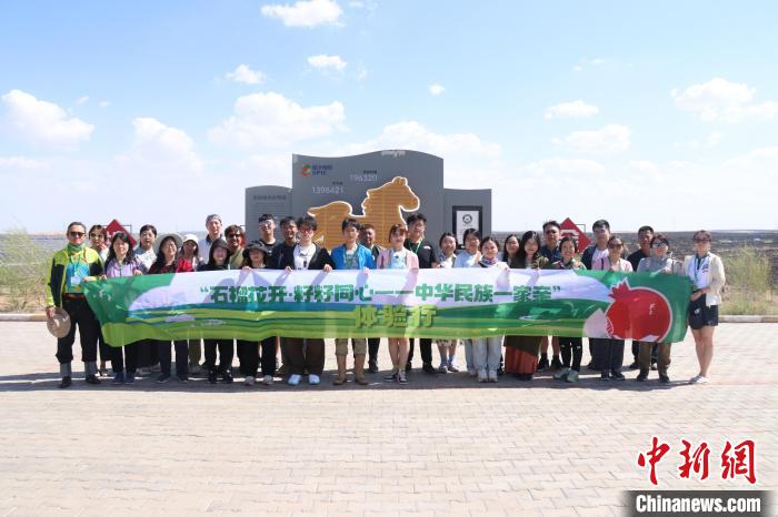 圖為臺(tái)胞體驗(yàn)大美內(nèi)蒙古?！⊥袐I供圖