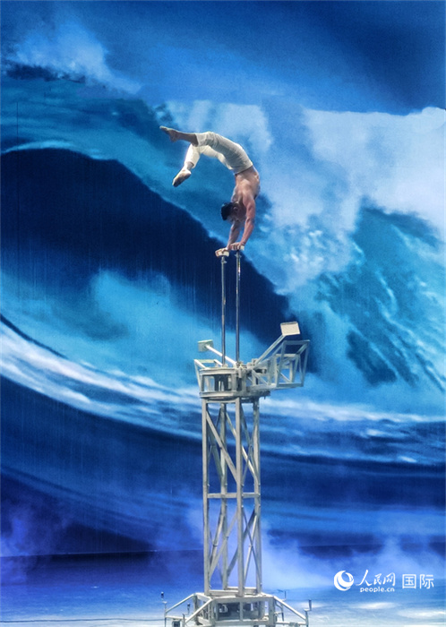 吳橋雜技大世界中的雜技演出。人民網(wǎng) 趙昭攝