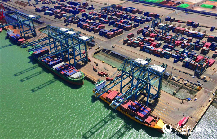 黃驊港綜合港區(qū)航拍圖。人民網(wǎng) 周博攝