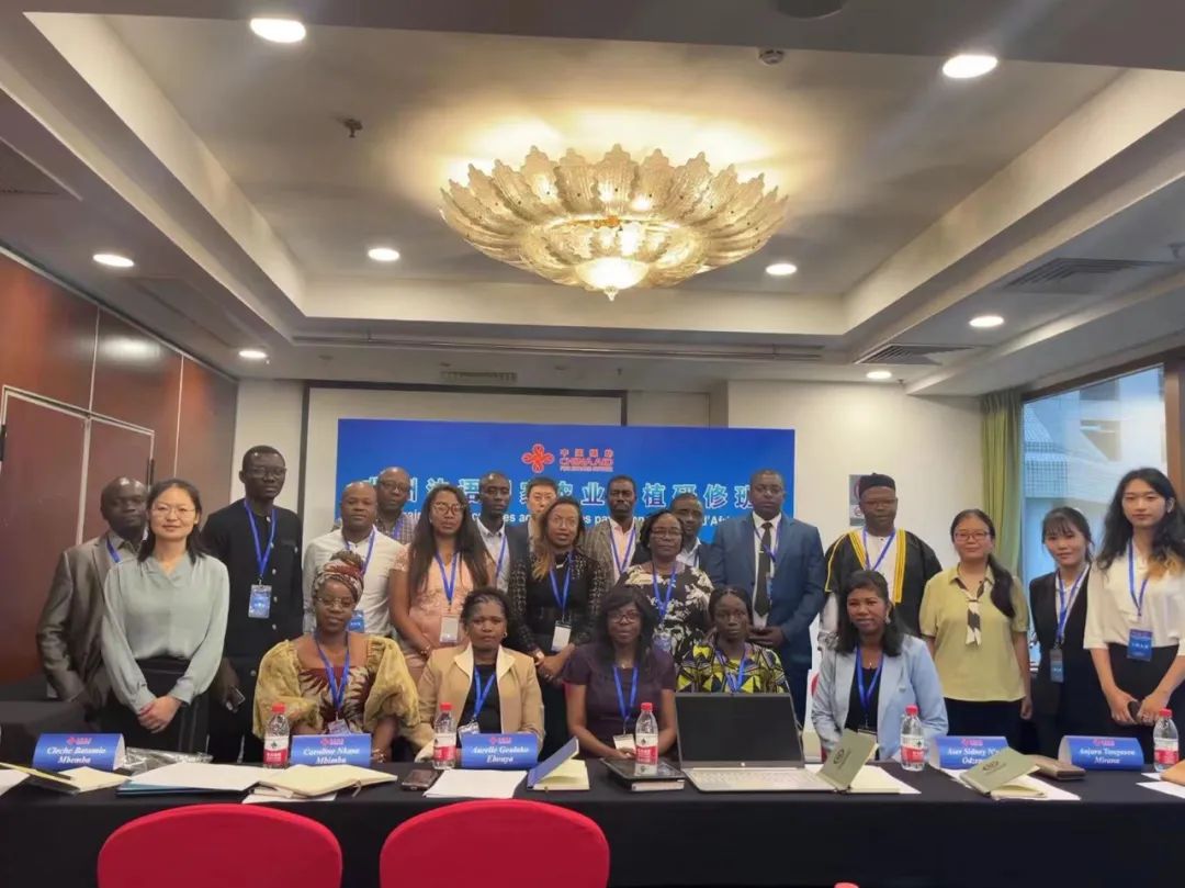 非洲法語國家農業(yè)種植研修班學員合影 受訪單位供圖。