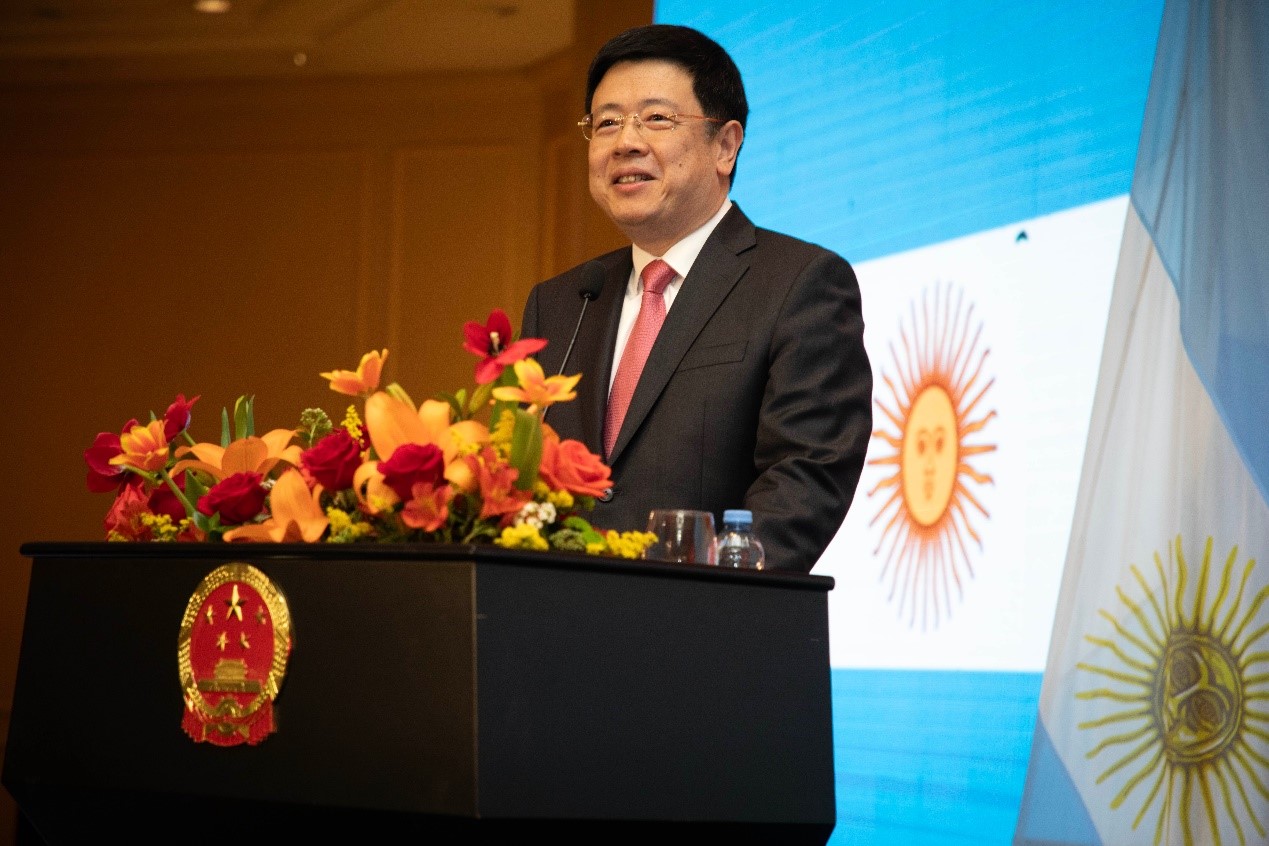 中國(guó)駐阿根廷大使鄒肖力致辭。中國(guó)駐阿根廷大使館供圖