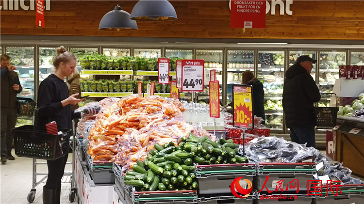 瑞典首都斯德哥爾摩購物超市一瞥。人民網(wǎng)記者 殷淼攝