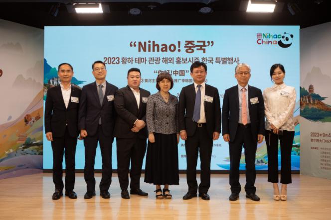 1.“你好！中國(guó)”2023黃河主題旅游海外推廣季韓國(guó)專(zhuān)場(chǎng)活動(dòng)5日在首爾舉行，圖為現(xiàn)場(chǎng)嘉賓合影。中國(guó)駐首爾旅游辦事處供圖