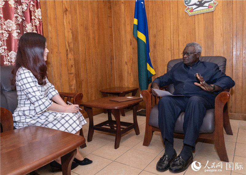 2023年9月14日，所羅門(mén)群島總理梅納西·索加瓦雷在首都霍尼亞拉接受人民網(wǎng)記者專訪。人民網(wǎng) 賀吉攝