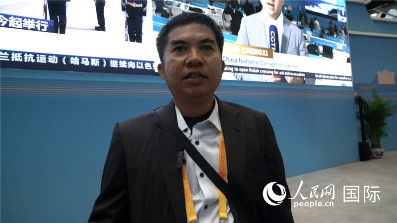 印尼《辛加朗綜合日報》記者班邦·蘇利斯提奧（Bambang Sulistio）與記者交談。人民網(wǎng) 楊春燕攝