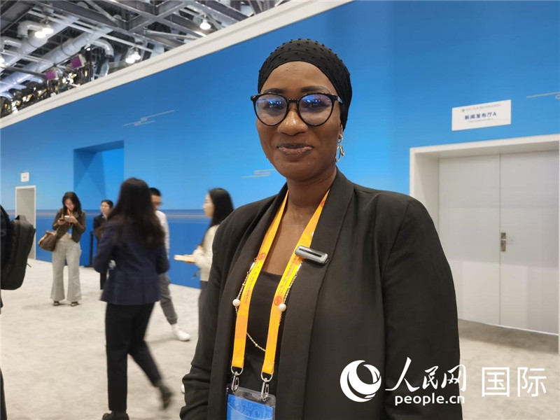 塞內(nèi)加爾塞內(nèi)網(wǎng)記者阿瓦·法耶接受人民網(wǎng)采訪(fǎng)。 人民網(wǎng) 孫鴻宇攝