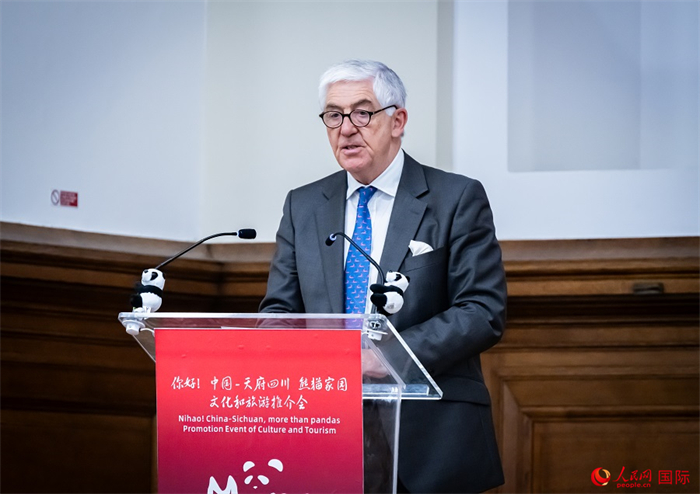 英中商業(yè)發(fā)展中心主席約翰·麥克萊恩致辭。人民網 郭錦標攝