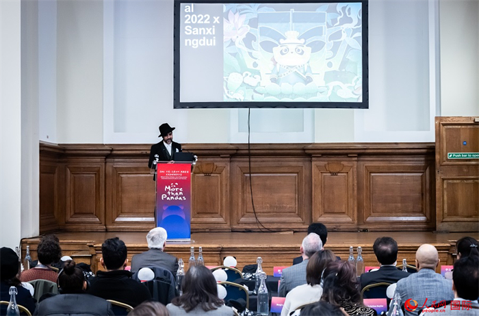 城市建筑與文化創(chuàng)意設計師卡姆·帕尼薩講述他和四川的故事。人民網 郭錦標攝