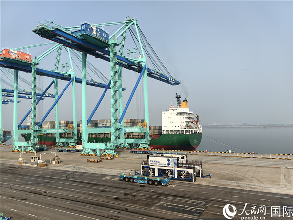 天津港北疆港區(qū)C段智能化集裝箱碼頭。人民網記者 符園園攝