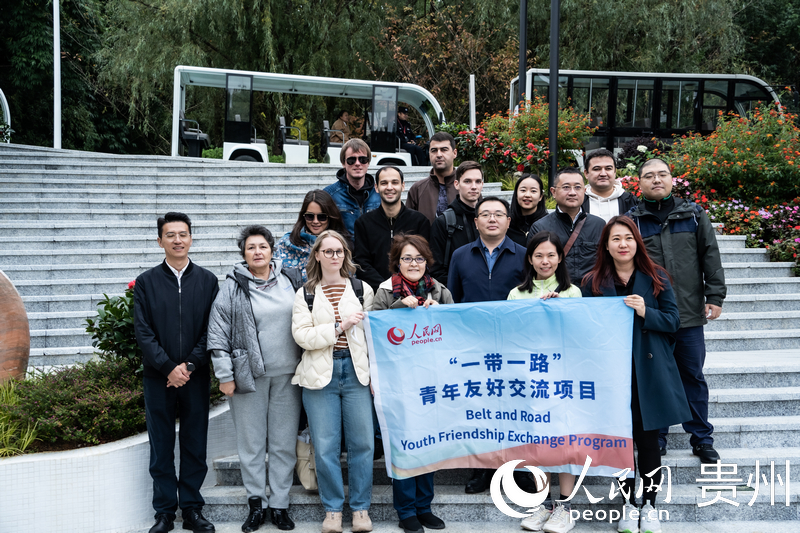 合影留念。人民網(wǎng) 陽(yáng)茜攝