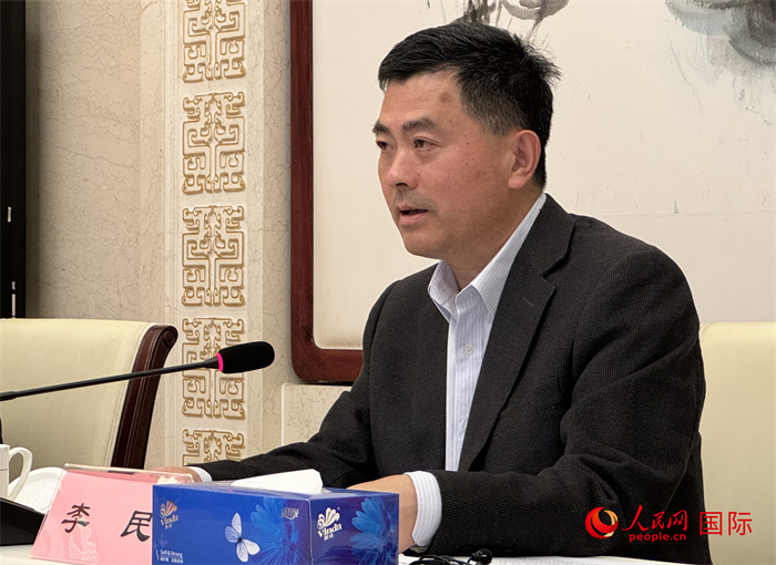 10月31日，歐美同學(xué)會(huì)秘書長(zhǎng)李民在第五屆中法文化論壇媒體吹風(fēng)會(huì)上講話。（人民網(wǎng) 謝瑩攝）