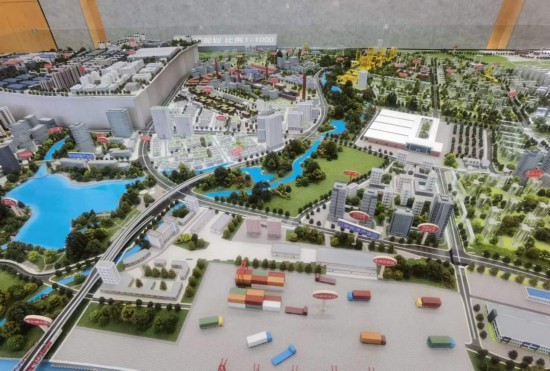 　　清水塘新能源裝備產業(yè)新城沙盤模型。本報記者 常雯宜攝