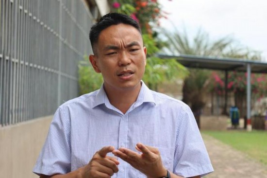   2023年10月24日，在加納特馬市，胡振興接受新華社采訪。（新華社發(fā)/賽特攝）