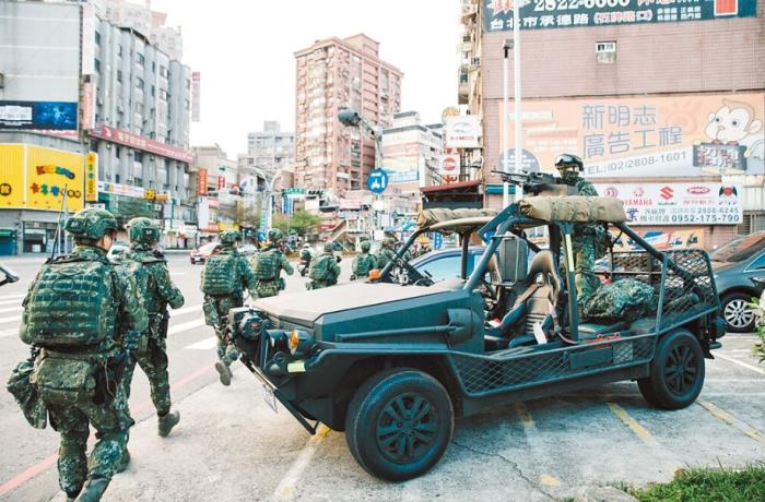 圖為2021年臺陸軍特種作戰(zhàn)指揮部在演習(xí)。圖片來源：臺灣《中國時報》。