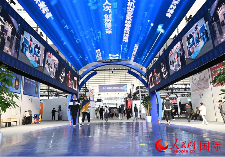 11月7日上午，2023年世界互聯(lián)網(wǎng)大會(huì)“互聯(lián)網(wǎng)之光”博覽會(huì)在浙江烏鎮(zhèn)開幕。人民網(wǎng)記者 葉賓得攝