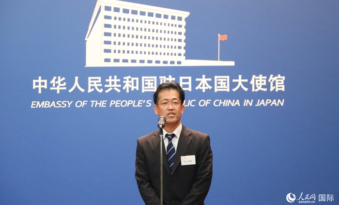 導(dǎo)師代表、東京大學(xué)教授內(nèi)山真伸發(fā)表致辭。人民網(wǎng) 許可攝