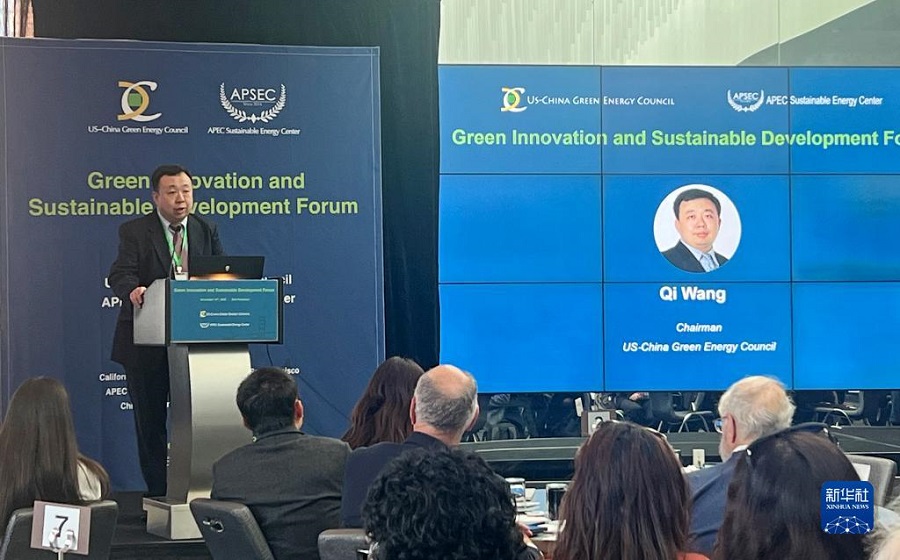 11月13日，美中綠色能源促進(jìn)會(huì)會(huì)長(zhǎng)王麒在舊金山舉行的“綠色創(chuàng)新與可持續(xù)發(fā)展論壇”上發(fā)言。新華社記者 譚晶晶 攝