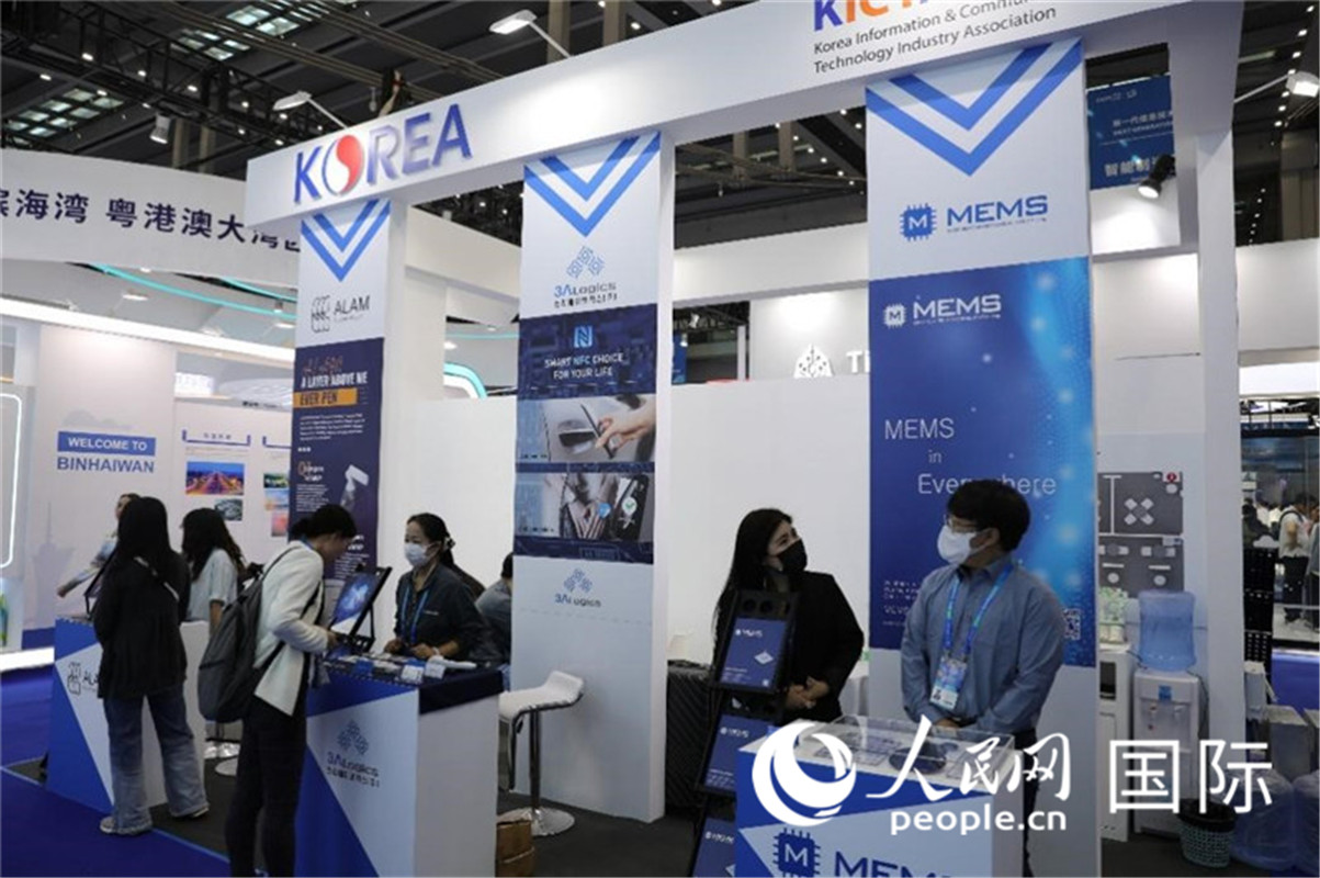 第二十五屆中國(guó)國(guó)際高新技術(shù)成果交易會(huì)15日在深圳開幕，圖為韓國(guó)企業(yè)展臺(tái)（人民網(wǎng)記者 魯揚(yáng)攝）