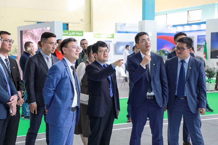 中國駐阿爾及利亞大使李?。ㄓ胰┮暡熘袊ㄖ刮? 中國建筑供圖