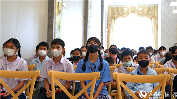 圖為獎助學(xué)金頒發(fā)現(xiàn)場。人民網(wǎng)記者 白元琪攝