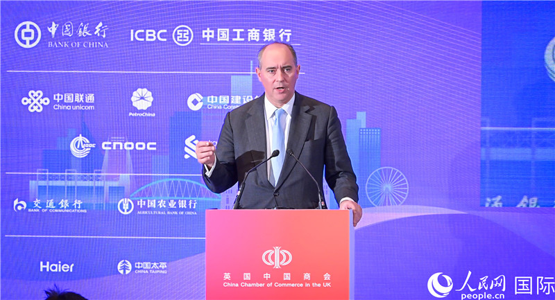 英國(guó)商業(yè)貿(mào)易部國(guó)務(wù)大臣（投資大臣）多米尼克·約翰遜與會(huì)。人民網(wǎng) 郭錦標(biāo)攝