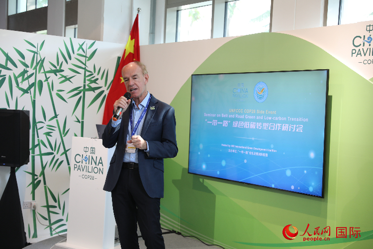 綠色聯(lián)盟聯(lián)合主席、世界自然基金會(huì)國際特使蘭博蒂尼在“一帶一路”綠色低碳轉(zhuǎn)型合作研討會(huì)上發(fā)言。人民網(wǎng)記者 張志文攝