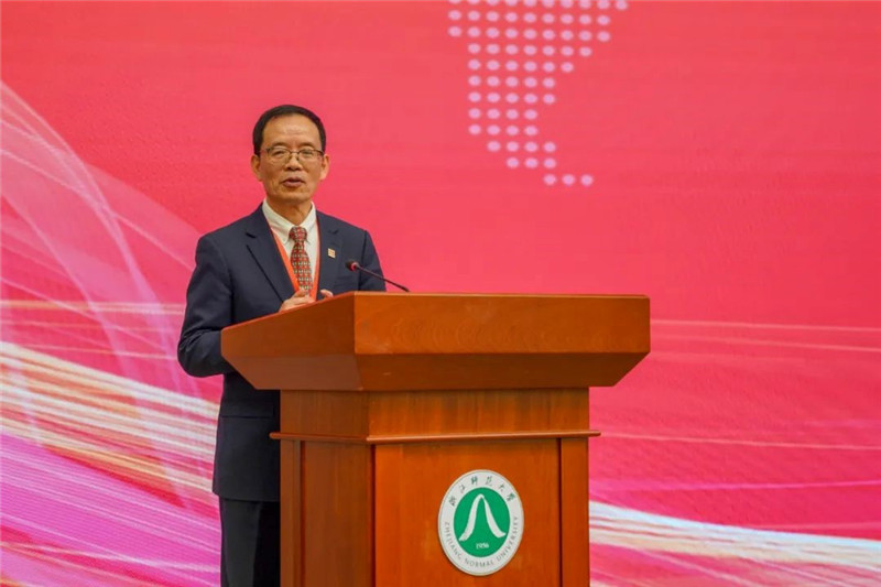 國務(wù)院學位委員會區(qū)域國別學學科評議組秘書長、浙江師范大學非洲研究院（非洲區(qū)域國別學院）院長劉鴻武致辭。主辦方供圖