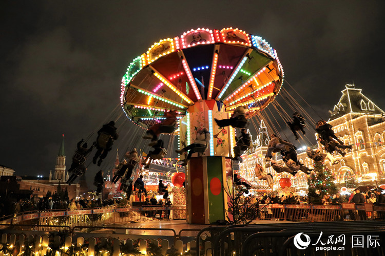 位于莫斯科紅場(chǎng)中央的“古姆”新年集市。人民網(wǎng)記者 隋鑫攝