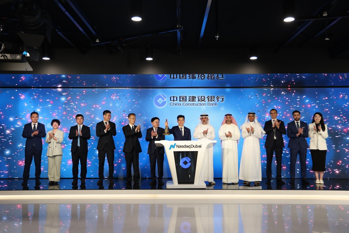 綠色債券上市儀式現(xiàn)場。人民網(wǎng)實(shí)習(xí)生 滕婧含攝