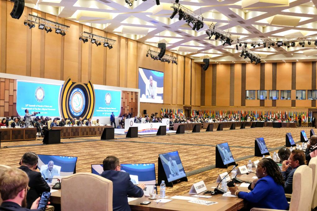 這是1月19日在烏干達首都坎帕拉拍攝的不結(jié)盟運動第19次峰會開幕式現(xiàn)場。新華社發(fā)（阿佳拉·納瓦達攝）