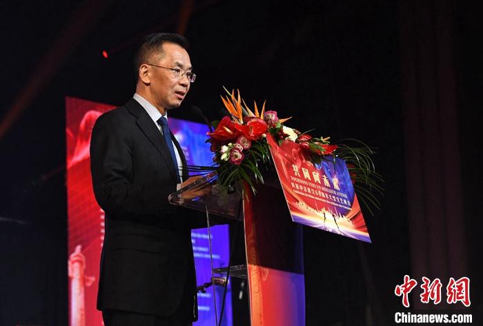 當(dāng)?shù)貢r間1月16日晚，以“共同向未來”為題的慶祝中法建交60周年大型文藝晚會在巴黎舉辦。中國駐法國大使盧沙野出席晚會并致辭。 <a target='_blank' href='/' _fcksavedurl='/'><p  align=