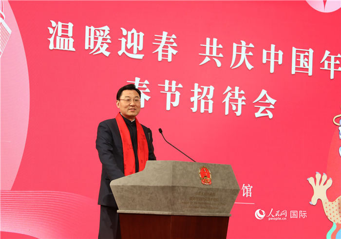 中國(guó)駐美國(guó)大使謝鋒發(fā)表致辭，向全體在美同胞致以親切問(wèn)候。人民網(wǎng)記者 李志偉攝