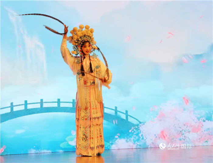 四川省成都市川劇研究院帶來(lái)了精彩的川劇演出。人民網(wǎng)記者 李志偉攝